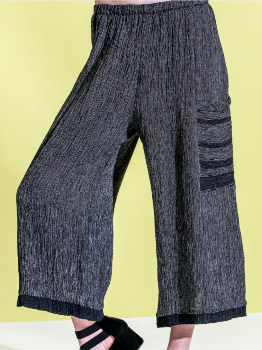 KHANGURA Marseille Crinkle Patch Pocket Capri Pants Black Lagenlook Art to Wear